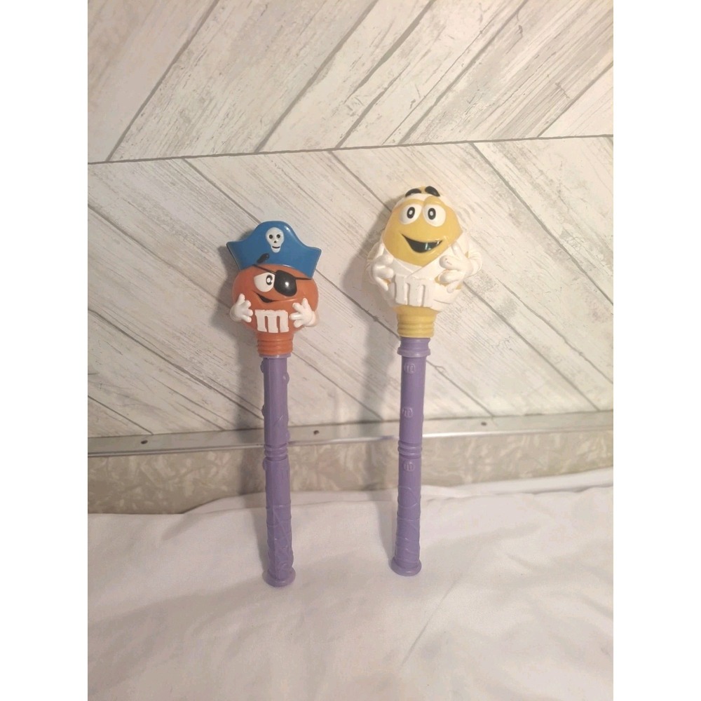 M&M M M  Candy Halloween Wand Light 1999 Yellow Mummy Orange Pirate Vintage READ